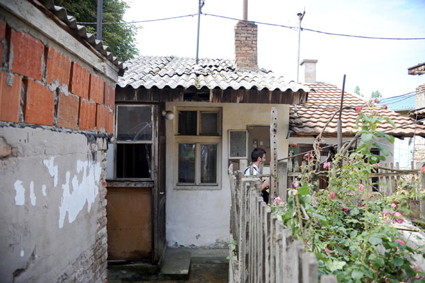 СИН НАСМРТ ПРЕТУКАО МАЈКУ: Старица била болесна, мушкарац имао психичких проблема? (ФОТО)